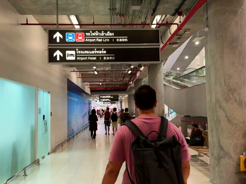 Follow the Signs at Suvarnabhumi Airport