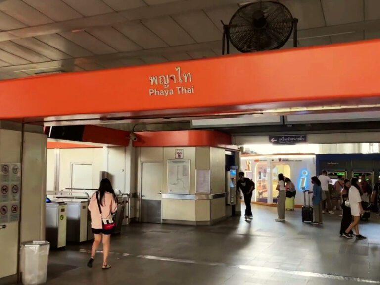 Arriving at Phaya Thai Station