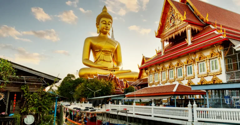 bangkok statue temple