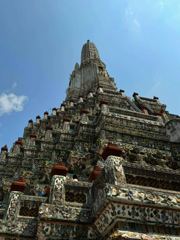 wat arun details on temple