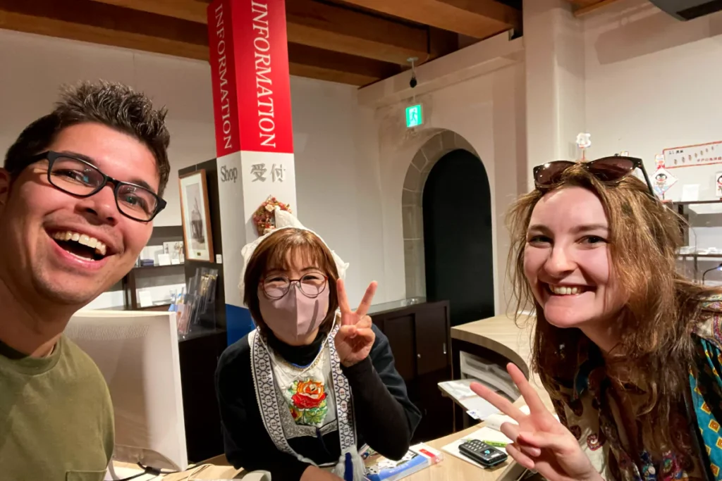 selfie with japanese woman in traditional-dutch-dress-at-dutch-trading-post-