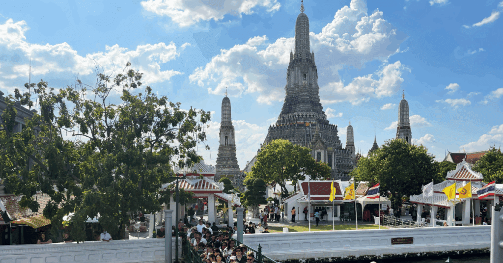 wat arun touristic attraction bangkok