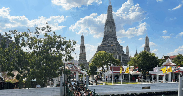 wat arun touristic attraction bangkok