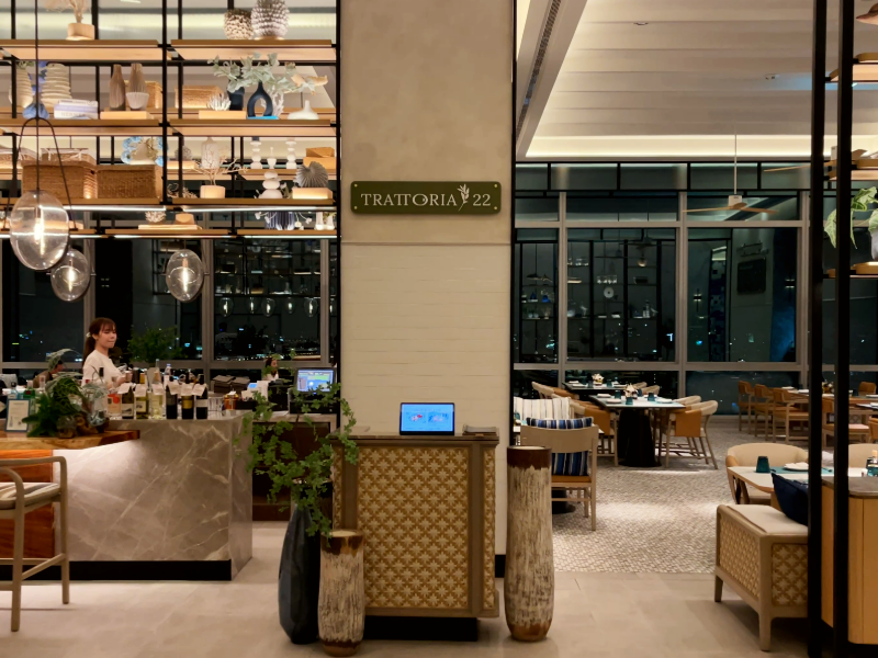 eastin grand phaya thai restaurant