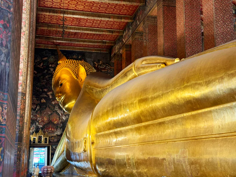 wat pho reclining buddha must see in bangkok