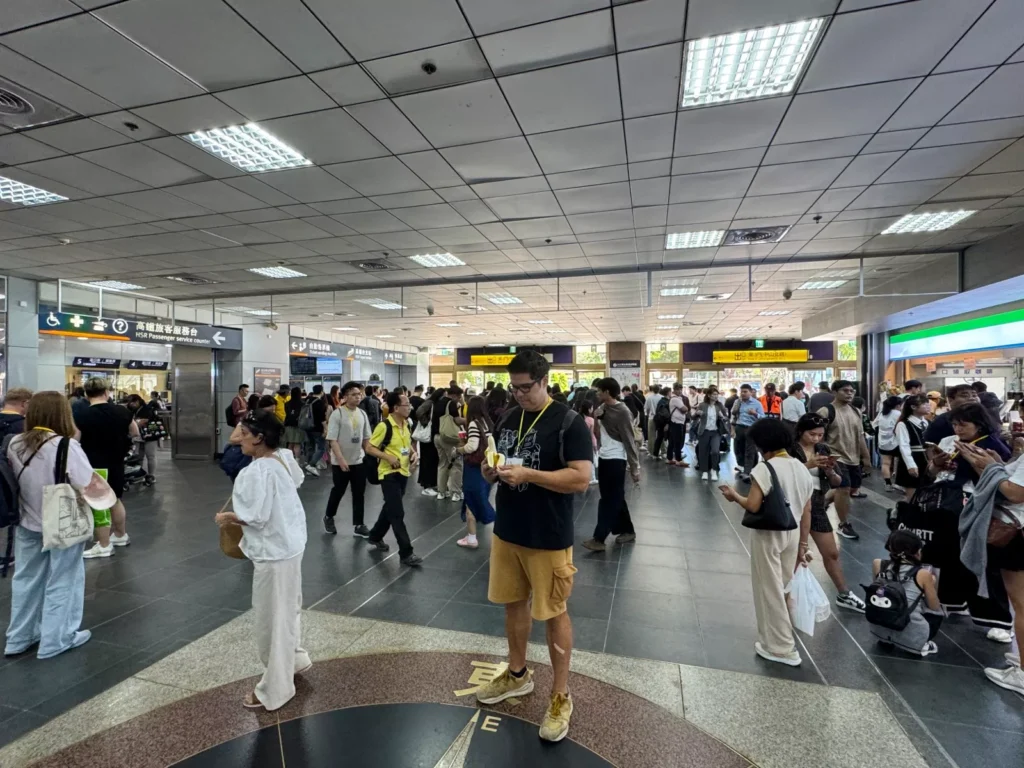 day trip departure from taipei main strain station for yehliu, shifen jiufen trip