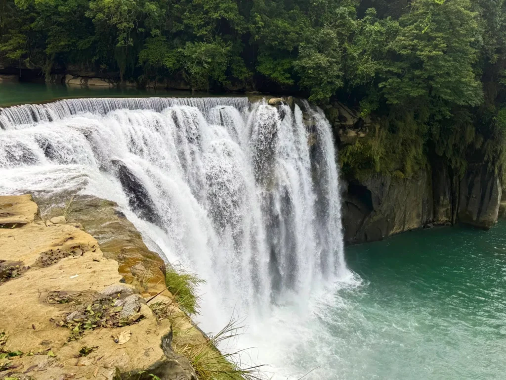shifen waterfall