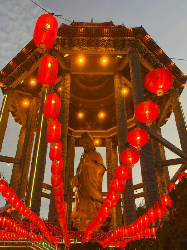 Kek si Lok temple at night